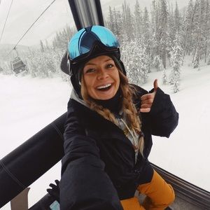 Meet your Posher, Danae